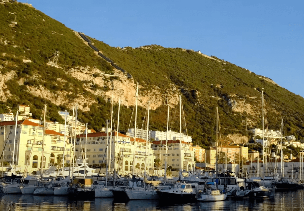 porque gibraltar es tan rico